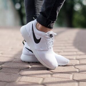 NWT Nike Roshe One Women’s Shoes